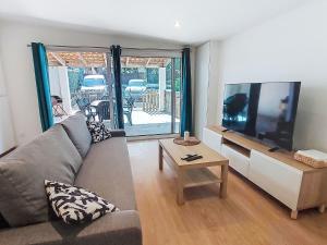 Μια τηλεόραση ή/και κέντρο ψυχαγωγίας στο Holiday Home Les Cariatides 3 by Interhome +22 φωτογραφίες
