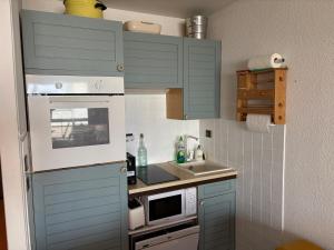 Dapur atau dapur kecil di Studio Drakkar avec une petite vue Mer
