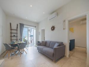 Posezení v ubytování Apartment La Frida by Interhome