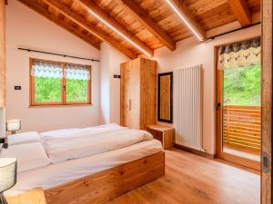 Postel nebo postele na pokoji v ubytování Apartment Larice Quadrilocale by Interhome