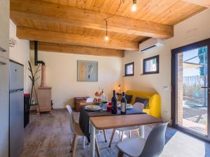 Χώρος καθιστικού στο Holiday Home Il Fienile di Leo by Interhome