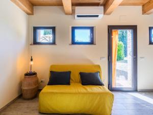 Χώρος καθιστικού στο Holiday Home Il Fienile di Leo by Interhome