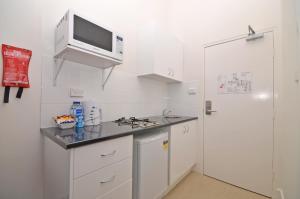 Nhà bếp/bếp nhỏ tại The Hallows Accommodation
