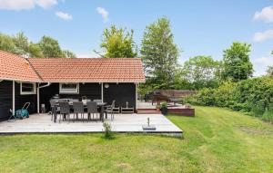 Zahrada ubytování Stunning Home In Dronningmølle