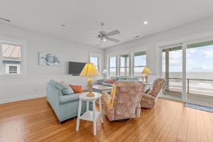 Gallery image of Wave Watcher in Oak Island