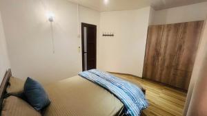 a room with a bed and a wooden door at Zilwest Villa in Flic-en-Flac