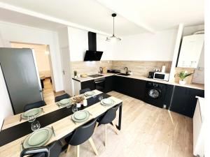 Η κουζίνα ή μικρή κουζίνα στο Maison Charmante - Pro & Famille - Tout Confort - 5 Chambres