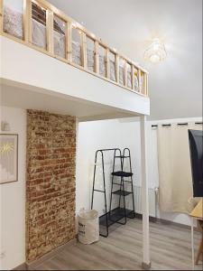 Μια τηλεόραση ή/και κέντρο ψυχαγωγίας στο Maison Charmante - Pro & Famille - Tout Confort - 5 Chambres