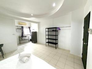 Ένα ή περισσότερα κρεβάτια σε δωμάτιο στο Patong Canal Villa R108 +6 φωτογραφίες