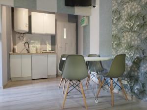 Kuchyň nebo kuchyňský kout v ubytování Ośrodek Wypoczynkowy Leśny Zakątek