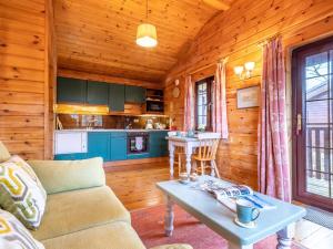 Η κουζίνα ή μικρή κουζίνα στο 1 Bed in Clovelly 00354