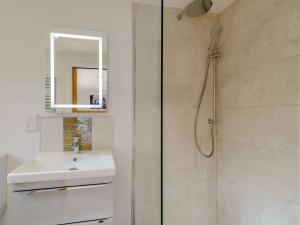 Ένα μπάνιο στο 2 Bed in Beverley 88422