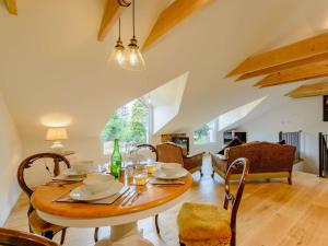 Χώρος καθιστικού στο 2 Bed in Beverley 88422