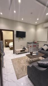 a living room with a couch and a tv at المحرق للشقق المخدومة in Al Hofuf +30 photos