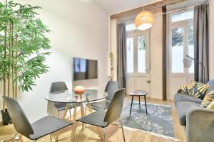 a living room with a table and chairs at Royal Suite Spa et Balnéo Privatif in Lyon