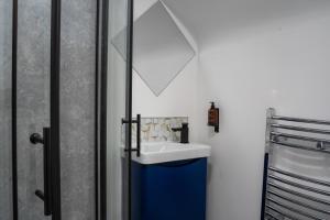 Koupelna v ubytování Upbeat Jungle Loft Apartment