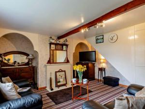 Μια τηλεόραση ή/και κέντρο ψυχαγωγίας στο 2 bed in Stanhoe POCN8