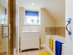 Koupelna v ubytování 1 Bed in 78487 + 13 fotografií