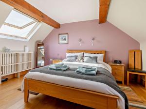 Postel nebo postele na pokoji v ubytování 2 Bed in Ludlow CHL38