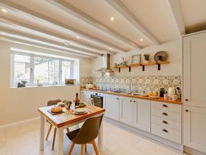 Η κουζίνα ή μικρή κουζίνα στο 1 Bed in Abergele 88976
