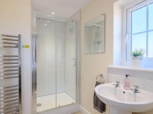 Ένα μπάνιο στο 2 Bed in Melton Constable 75761 +11 φωτογραφίες