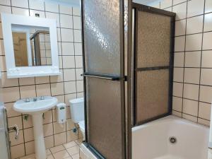 Ein Badezimmer in der Unterkunft Morro do Sol Hotel & Eventos
