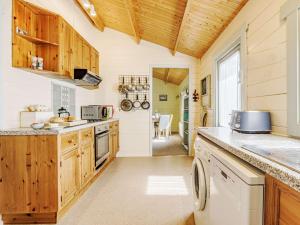 Køkken eller tekøkken på 2 Bed in Clovelly BITFL + 14 billeder