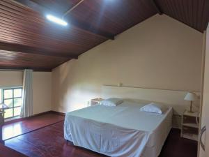 Ein Bett oder Betten in einem Zimmer der Unterkunft Morro do Sol Hotel & Eventos