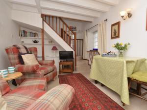 a living room with a couch and a table at 1 Bed in Burton Bradstock DC178 in Burton Bradstock