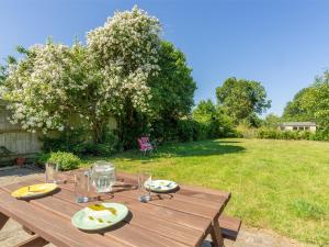 Ogród w obiekcie 2 Bed in Field Dalling KT007