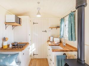 Η κουζίνα ή μικρή κουζίνα στο 1 Bed in Hayfield 87592 +23 φωτογραφίες