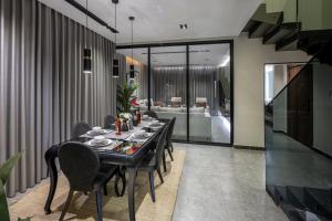 a dining room with a black table and chairs at Super Luxury SweetHome in Medina