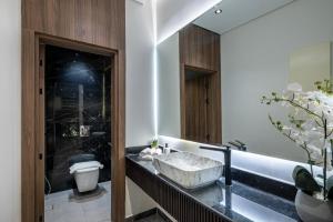 a bathroom with a sink and a toilet at Super Luxury SweetHome in Medina