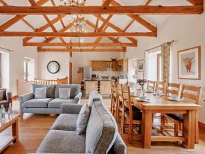 Χώρος καθιστικού στο 4 Bed in Launceston BRHIG