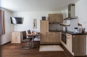 Kuchyň nebo kuchyňský kout v ubytování Haus Sandeck