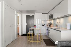 Fotografie z fotogalerie ubytování Executive Suite on the 31st Floor Queen Bed with Sofa Bed Free Parking BBQ v destinaci Calgary