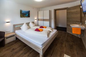Postel nebo postele na pokoji v ubytování Haus Sandeck