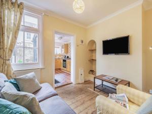 a living room with a couch and a tv at 2 Bed in Eastbourne EHC06 in Eastbourne +6 photos