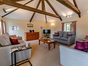a living room with two couches and a table at 2 Bed in Portreath OLDMM in Camborne