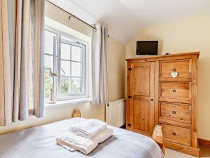 Ένα ή περισσότερα κρεβάτια σε δωμάτιο στο 2 Bed in Bude CRABB