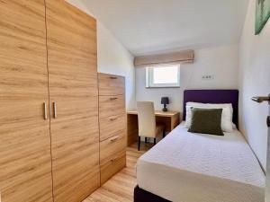 Postel nebo postele na pokoji v ubytování Golden Apartments
