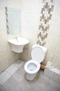 Bilik mandi di SpringStone executive STUDIO apartment A19 +7 gambar