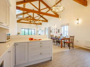 Dapur atau dapur kecil di 2 Bed in Askam - in - Furness 88651 +17 gambar