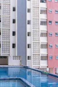 Bazén v ubytování One bedroom apartments with sea views nebo v jeho okolí