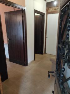 a hallway with two doors and a room at Sagardikoetxea HABITACIONES CON BAÑO EN CASA RURAL in Oskotz