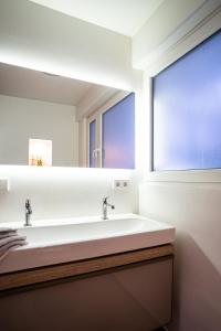 Φωτογραφία από το άλμπουμ του 2 BR Loft - WHIRLPOOL - TERRASSE - ZENTRAL - WIFI - BUSINESS - KAFFEE - NETFLIX στο Βισμπάντεν +9 φωτογραφίες