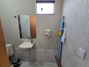 a bathroom with a sink and a mirror at Flat completo 18 minutos da Pecuária de Aparecida de Goiania in Aparecida de Goiania +21 photos