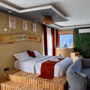 a bedroom with a bed on a wooden platform at Yaylamisun Suite Otel in Çamlıhemşin