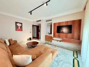 TV a/nebo společenská místnost v ubytování Mondo suites apparts lac 2 Tunis