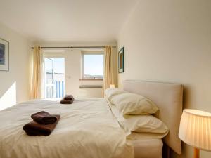 Ένα ή περισσότερα κρεβάτια σε δωμάτιο στο 3 bed in Freshwater East FB099